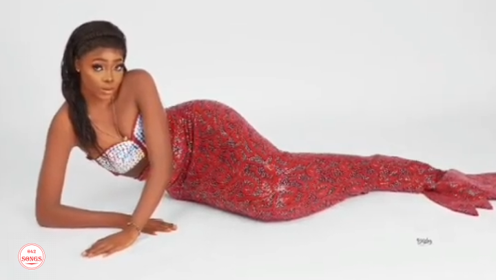 Reactions as lady celebrates birthday with mermaid-themed photos