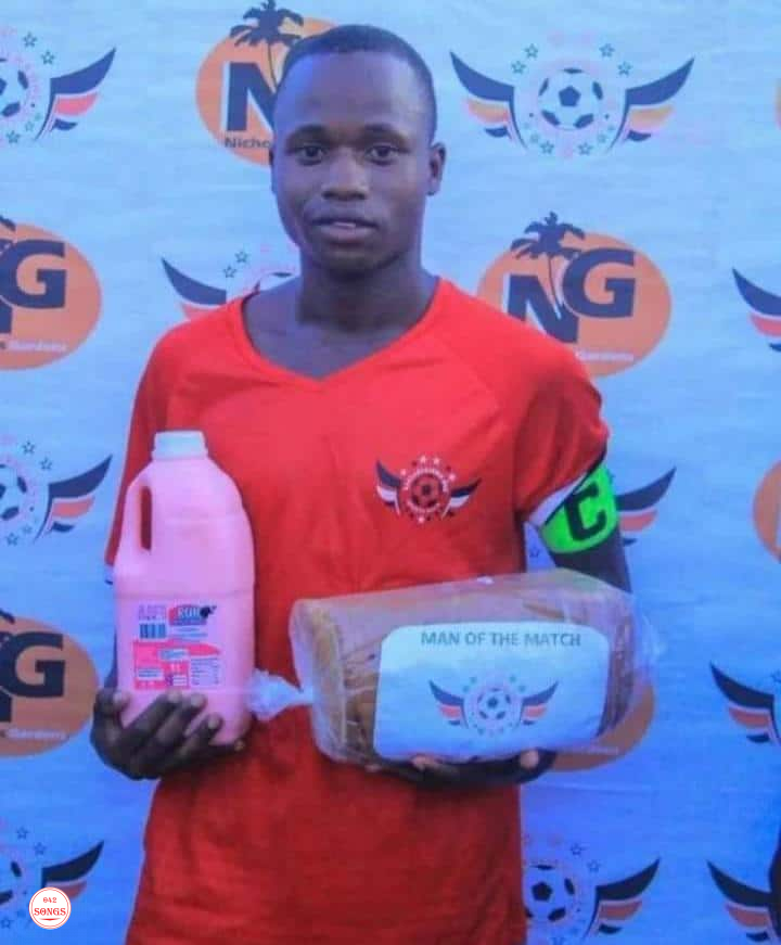 Man receives loaf of bread, yoghurt as Man of the Match award in Uganda