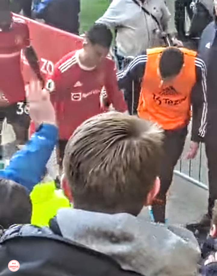 Moment angry Ronaldo smashes supporter’s phone after loss to Everton; tenders apology thereafter
