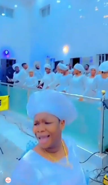 “Cele na vibes normally” – Reactions as church members sing, dance to ‘Zazu’ during service